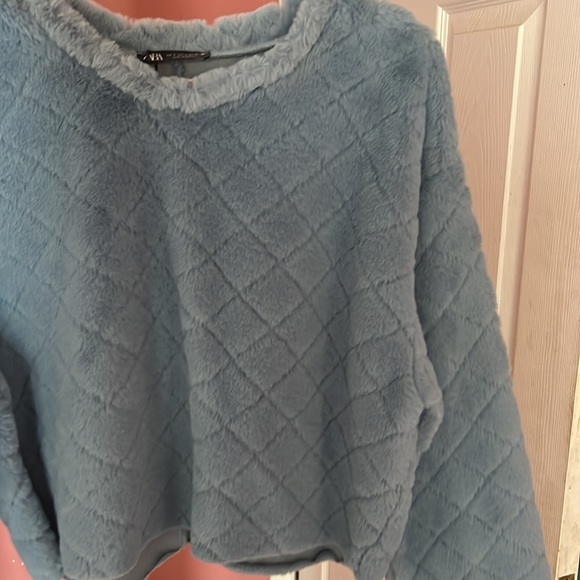 Zara Blue Faux Fur Sweatshirt - Picture 3 of 4